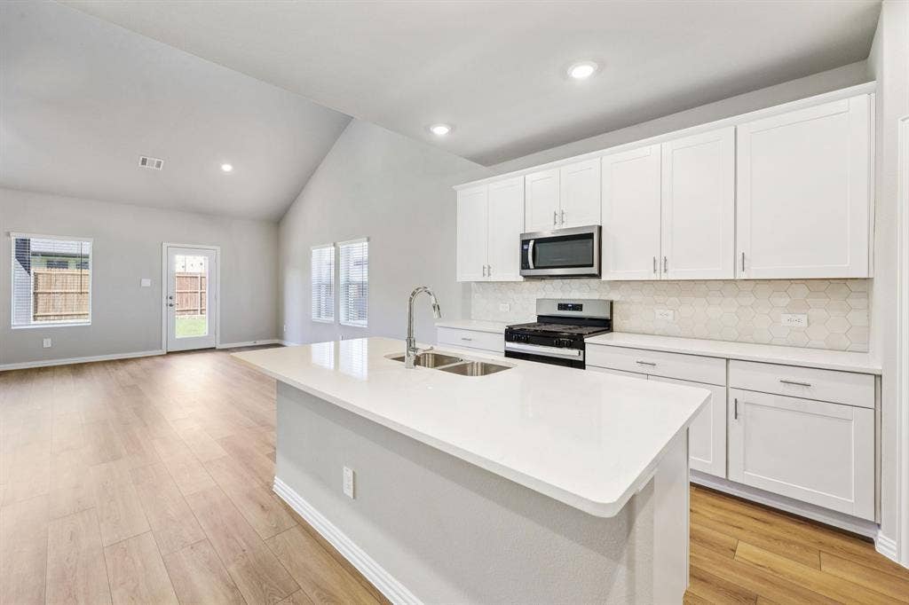 412 Watertown Drive, Princeton, TX 75071 Photo is not of the actual home, but is an inspirational photo of builder’s model home and may depict options, furnishings, and/or decorator features that are not included.