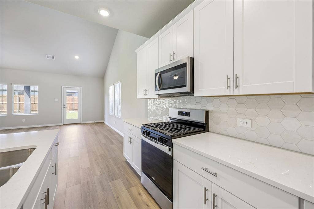 412 Watertown Drive, Princeton, TX 75071 Photo is not of the actual home, but is an inspirational photo of builder’s model home and may depict options, furnishings, and/or decorator features that are not included.