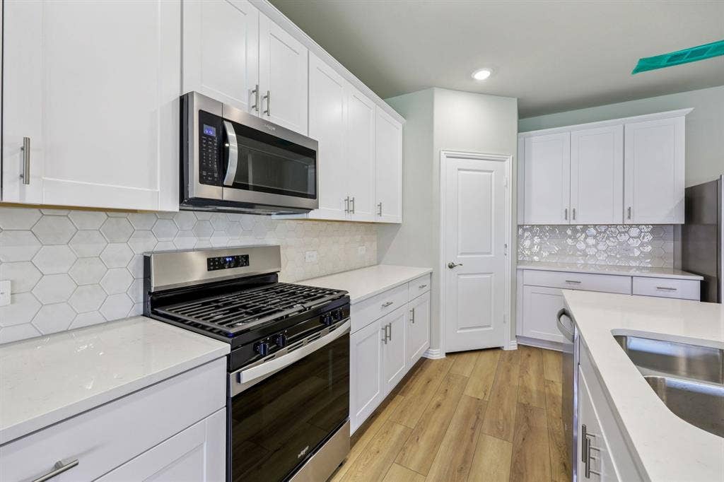 412 Watertown Drive, Princeton, TX 75071 Photo is not of the actual home, but is an inspirational photo of builder’s model home and may depict options, furnishings, and/or decorator features that are not included.