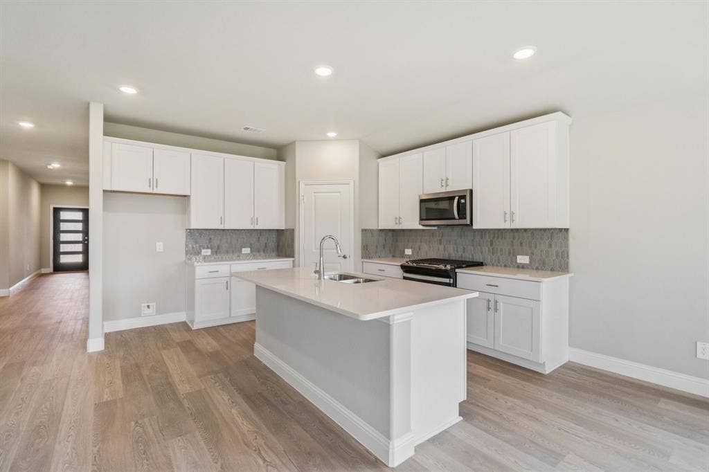 1208 Morrell Drive, Princeton, TX 75071 Photo is not of the actual home, but is an inspirational photo of builder’s model home and may depict options, furnishings, and/or decorator features that are not included.
