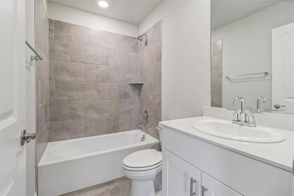 1208 Morrell Drive, Princeton, TX 75071 Photo is not of the actual home, but is an inspirational photo of builder’s model home and may depict options, furnishings, and/or decorator features that are not included.
