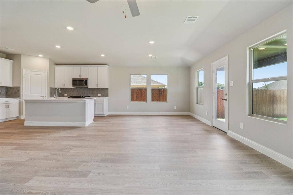 1208 Morrell Drive, Princeton, TX 75071 Photo is not of the actual home, but is an inspirational photo of builder’s model home and may depict options, furnishings, and/or decorator features that are not included.