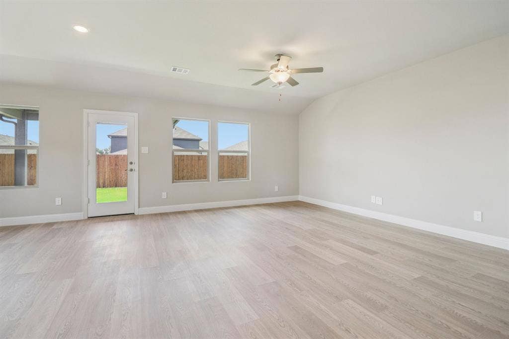 1208 Morrell Drive, Princeton, TX 75071 Photo is not of the actual home, but is an inspirational photo of builder’s model home and may depict options, furnishings, and/or decorator features that are not included.