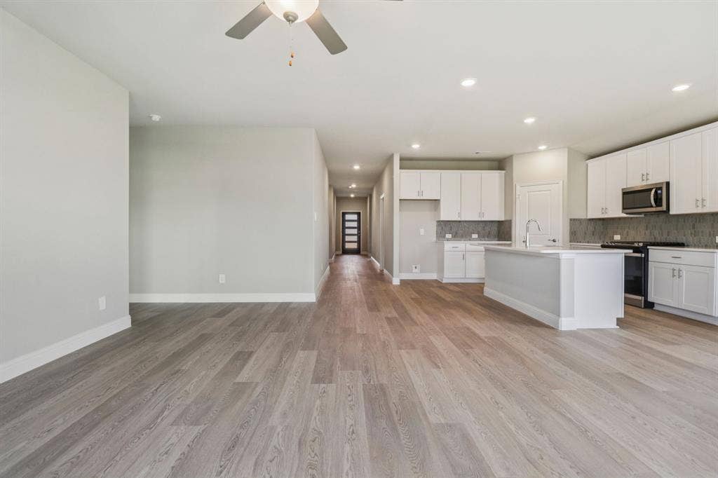 1208 Morrell Drive, Princeton, TX 75071 Photo is not of the actual home, but is an inspirational photo of builder’s model home and may depict options, furnishings, and/or decorator features that are not included.