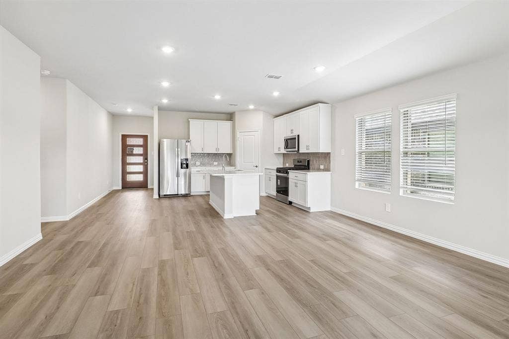 1206 Morrell Drive, Princeton, TX 75071 Photo is not of the actual home, but is an inspirational photo of builder’s model home and may depict options, furnishings, and/or decorator features that are not included.