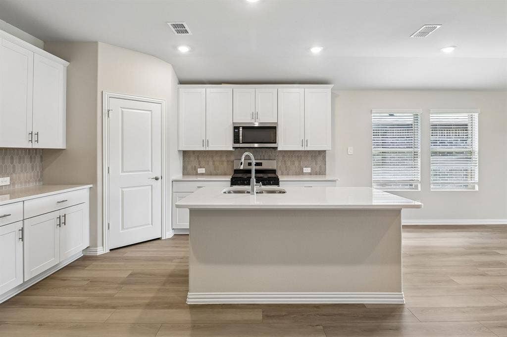 1206 Morrell Drive, Princeton, TX 75071 Photo is not of the actual home, but is an inspirational photo of builder’s model home and may depict options, furnishings, and/or decorator features that are not included.