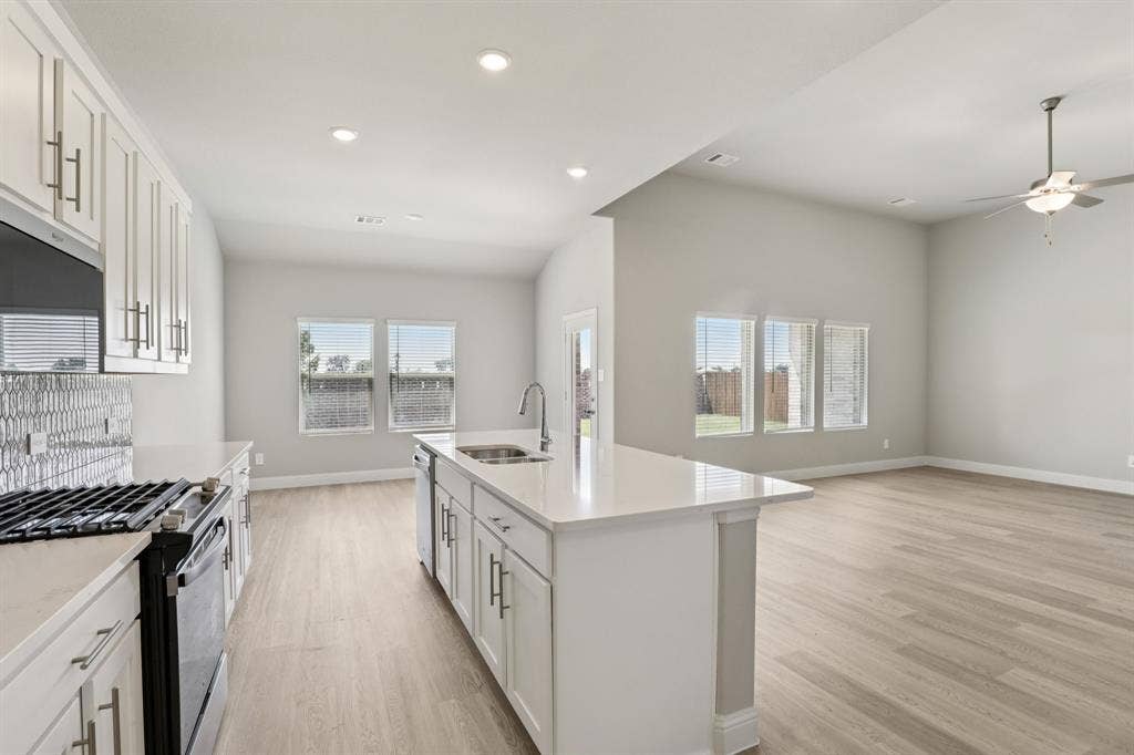 3858 Austin Drive, Farmersville, TX 75442 Photo is not of the actual home, but is an inspirational photo of builder’s model home and may depict options, furnishings, and/or decorator features that are not included.