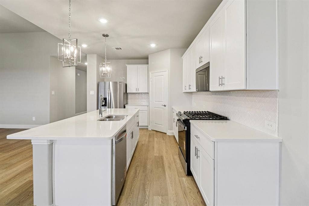 3850 Austin Drive, Farmersville, TX 75442 Photo is not of the actual home, but is an inspirational photo of builder’s model home and may depict options, furnishings, and/or decorator features that are not included.