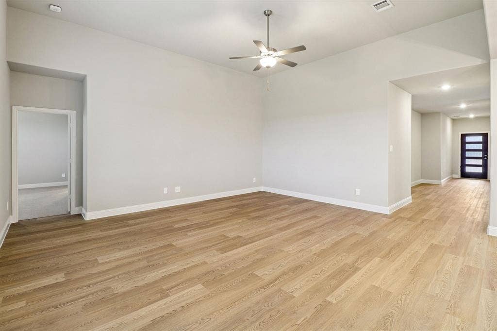3850 Austin Drive, Farmersville, TX 75442 Photo is not of the actual home, but is an inspirational photo of builder’s model home and may depict options, furnishings, and/or decorator features that are not included.