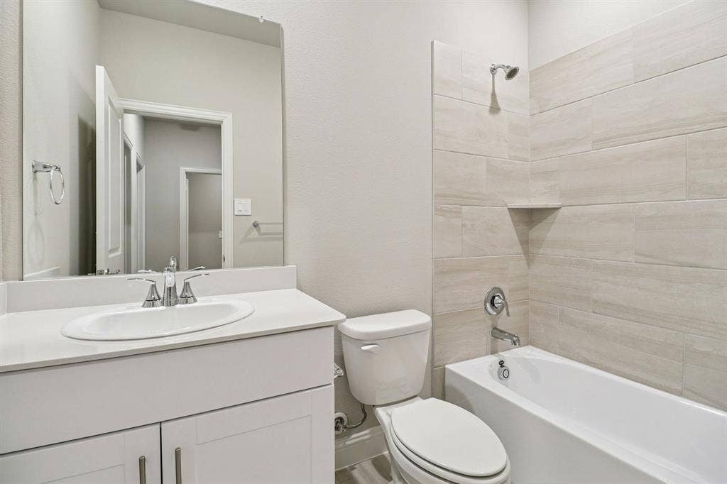 3850 Austin Drive, Farmersville, TX 75442 Photo is not of the actual home, but is an inspirational photo of builder’s model home and may depict options, furnishings, and/or decorator features that are not included.