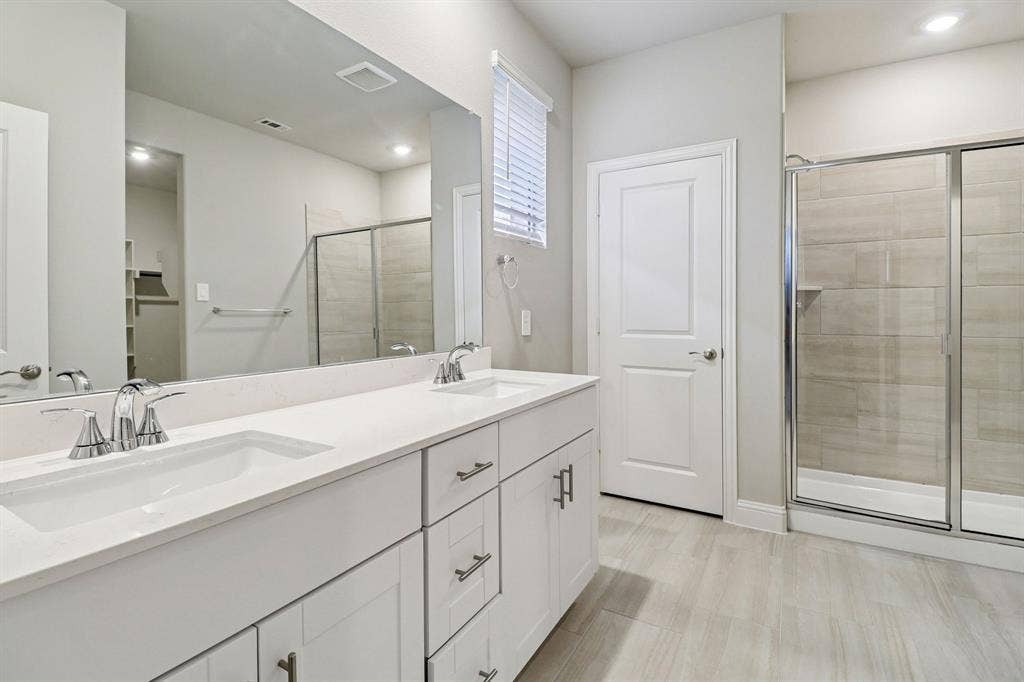 3850 Austin Drive, Farmersville, TX 75442 Photo is not of the actual home, but is an inspirational photo of builder’s model home and may depict options, furnishings, and/or decorator features that are not included.