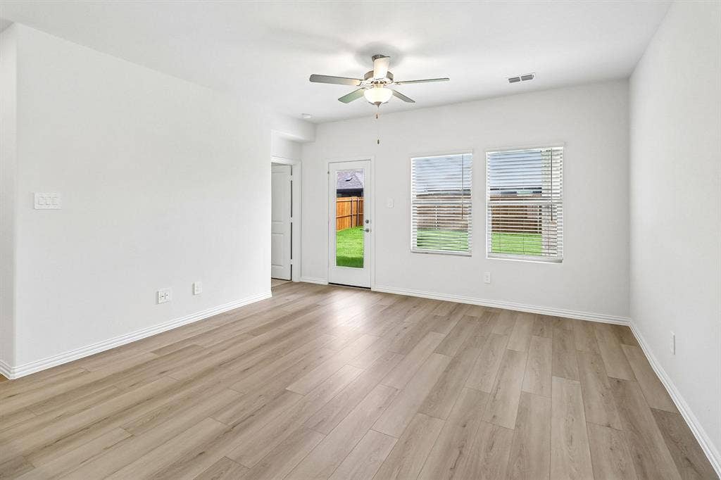 1745 Gardendale Hollow Lane, Anna, TX 75409 Photo is not of the actual home, but is an inspirational photo of builder’s model home and may depict options, furnishings, and/or decorator features that are not included.