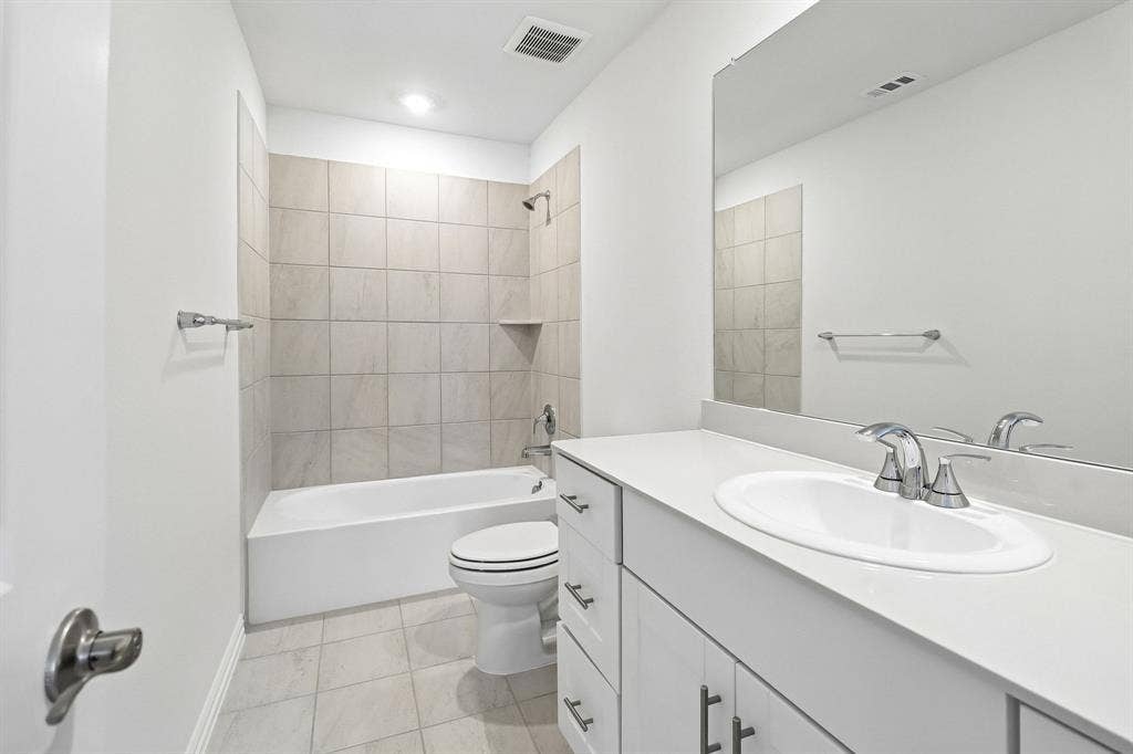 1745 Gardendale Hollow Lane, Anna, TX 75409 Photo is not of the actual home, but is an inspirational photo of builder’s model home and may depict options, furnishings, and/or decorator features that are not included.