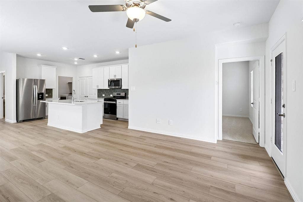 1745 Gardendale Hollow Lane, Anna, TX 75409 Photo is not of the actual home, but is an inspirational photo of builder’s model home and may depict options, furnishings, and/or decorator features that are not included.