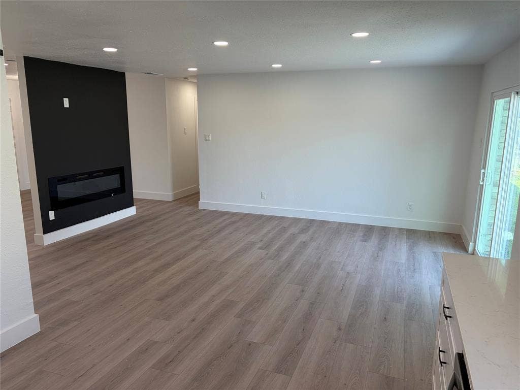 1006 Heritage Drive, Garland, TX 75043 Living Room Area