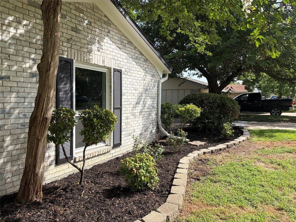 1006 Heritage Drive, Garland, TX 75043 Front Landscaping