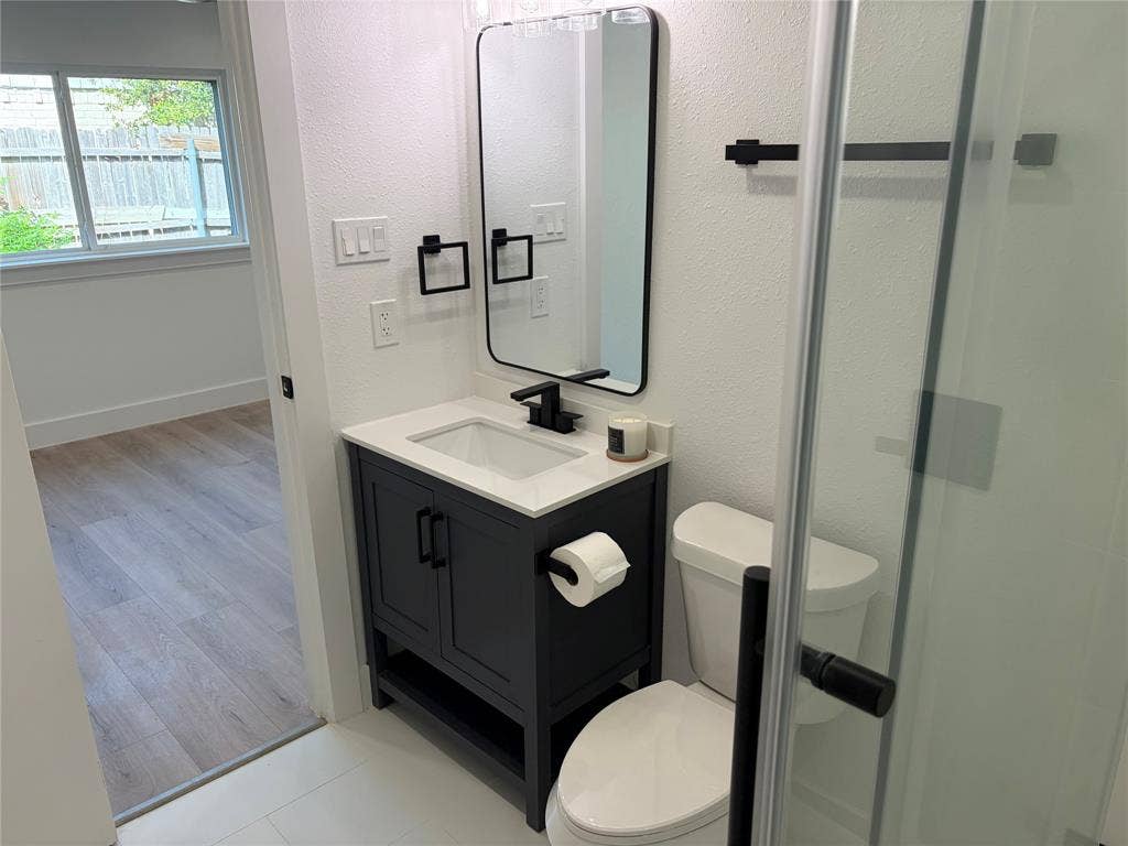1006 Heritage Drive, Garland, TX 75043 Vanity and Mirror