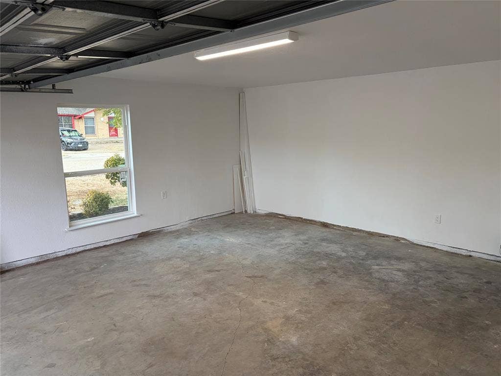 1006 Heritage Drive, Garland, TX 75043 2 Car Garage