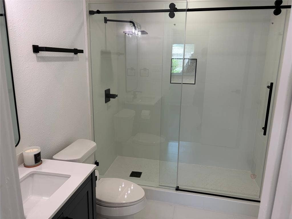 1006 Heritage Drive, Garland, TX 75043 Beautiful Large Shower