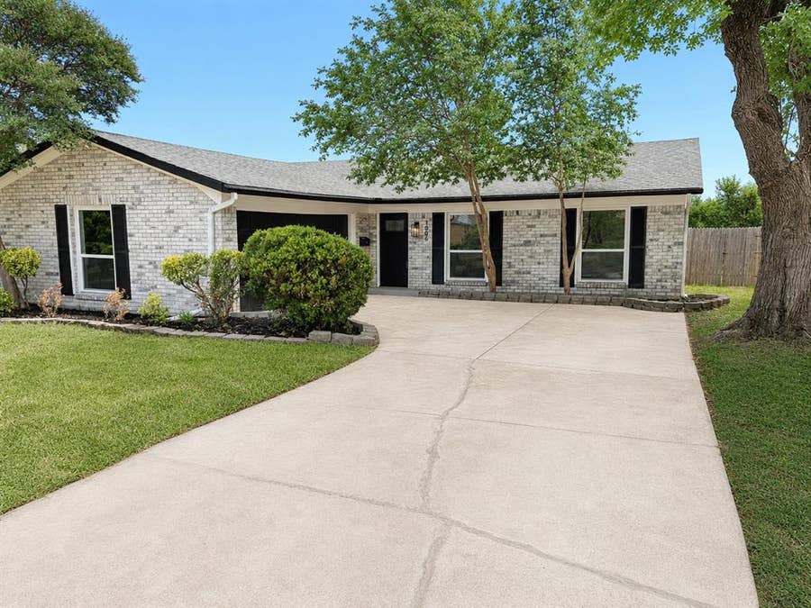 Property photo for 1006 Heritage Drive, Garland, TX