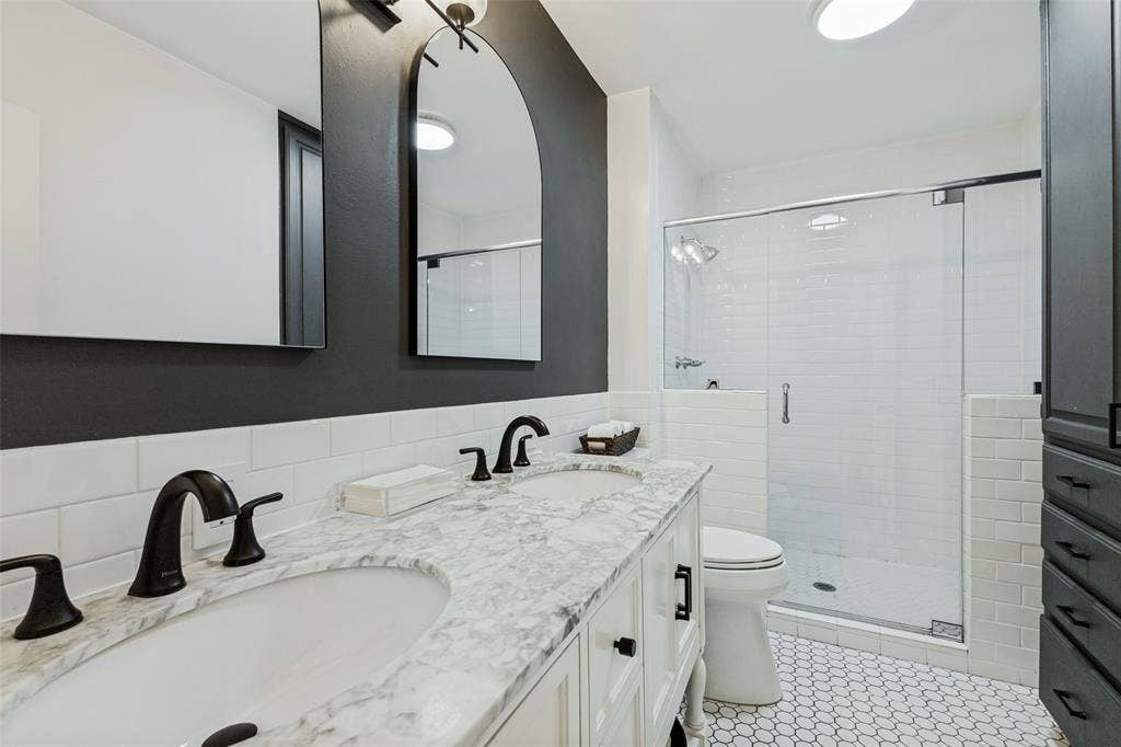 8723 Glencrest Lane, Dallas, TX 75209
