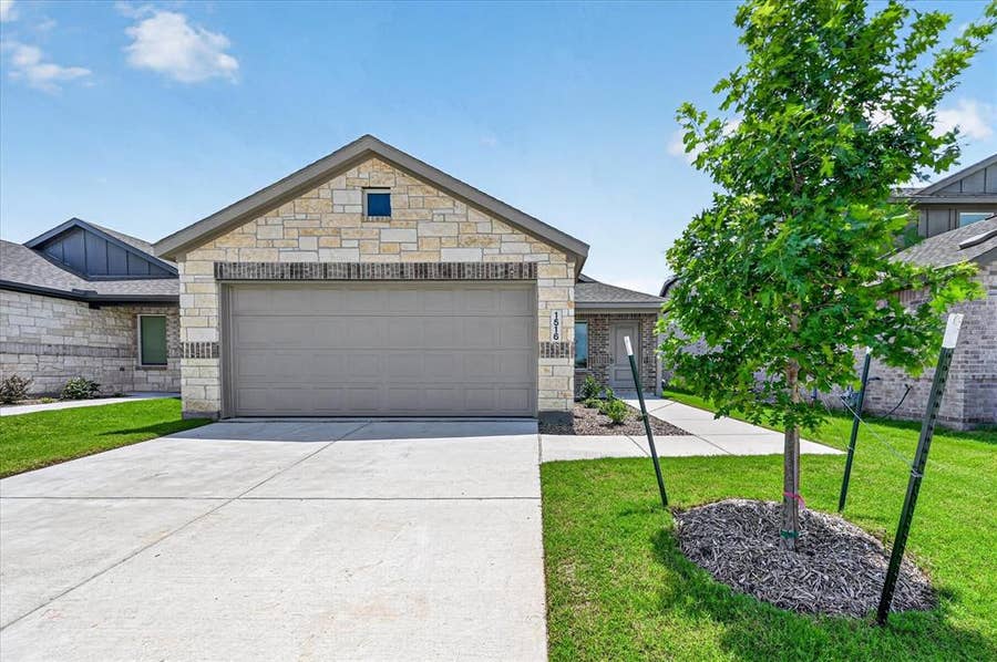 Property photo for 929 Pastern Street, Aubrey, TX