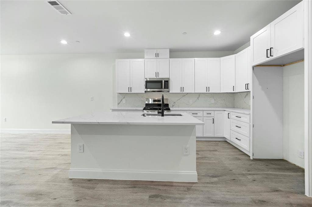6125 Sachse Street, Sachse, TX 75048 6125 Sachse Street, Sachse, TX 75048