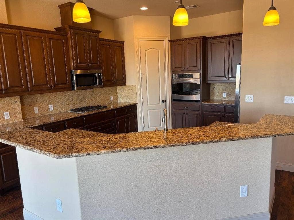 563 Rockingham Drive, Irving, TX 75063 563 Rockingham Drive, Irving, TX 75063
