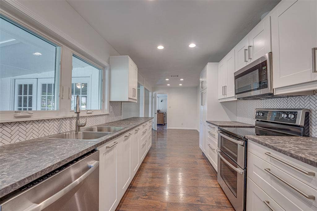 3113 Powell Drive, Rowlett, TX 75088 3113 Powell Drive, Rowlett, TX 75088