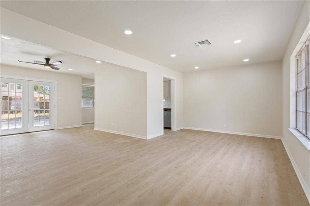 313 Carver Street, Waco, TX 76704 Light, bright and neutral was the theme for the complete interior paint choices and new vinyl plank flooring thru out.