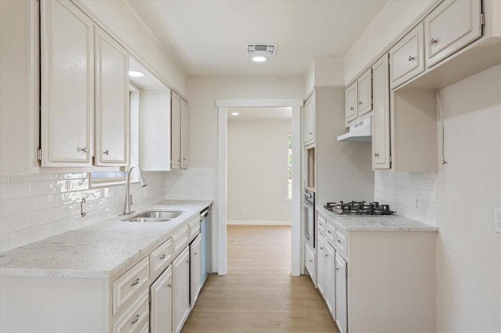 313 Carver Street, Waco, TX 76704 Updated kitchen with new gas cook top, dishwasher, and oven will make cooking dinner a joy.