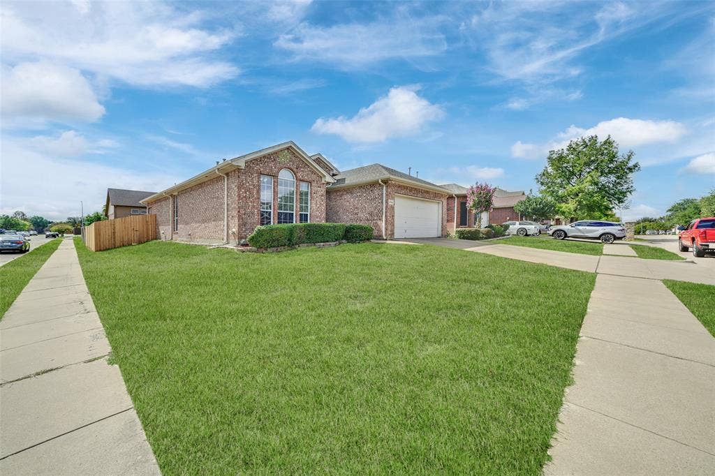 2716 Silver Hill Drive, Fort Worth, TX 76131