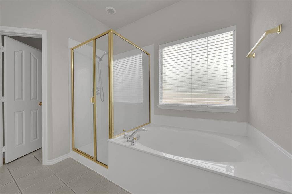 2716 Silver Hill Drive, Fort Worth, TX 76131