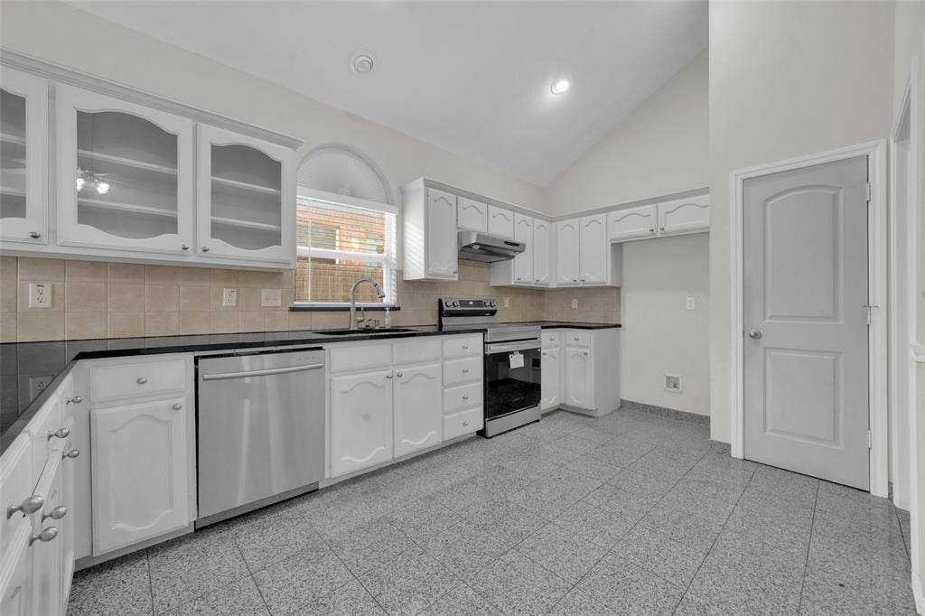 2716 Silver Hill Drive, Fort Worth, TX 76131