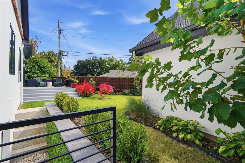 9007 Leaside Drive, Dallas, TX 75238 9007 Leaside Drive, Dallas, TX 75238