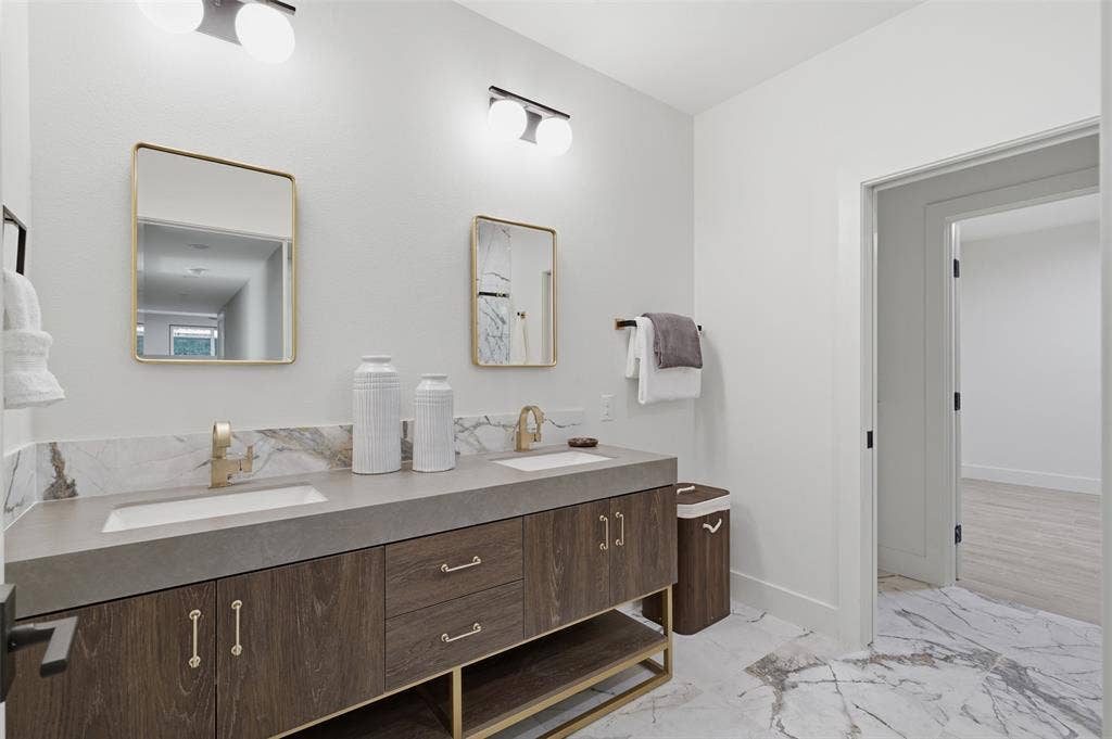 9007 Leaside Drive, Dallas, TX 75238 9007 Leaside Drive, Dallas, TX 75238