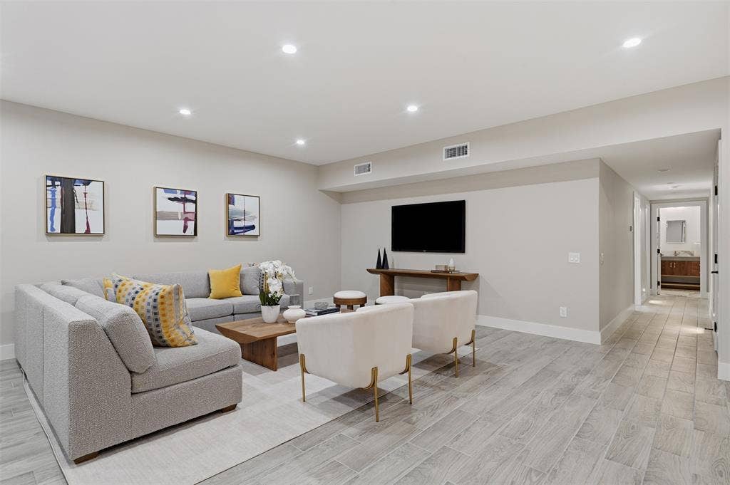 9007 Leaside Drive, Dallas, TX 75238 9007 Leaside Drive, Dallas, TX 75238