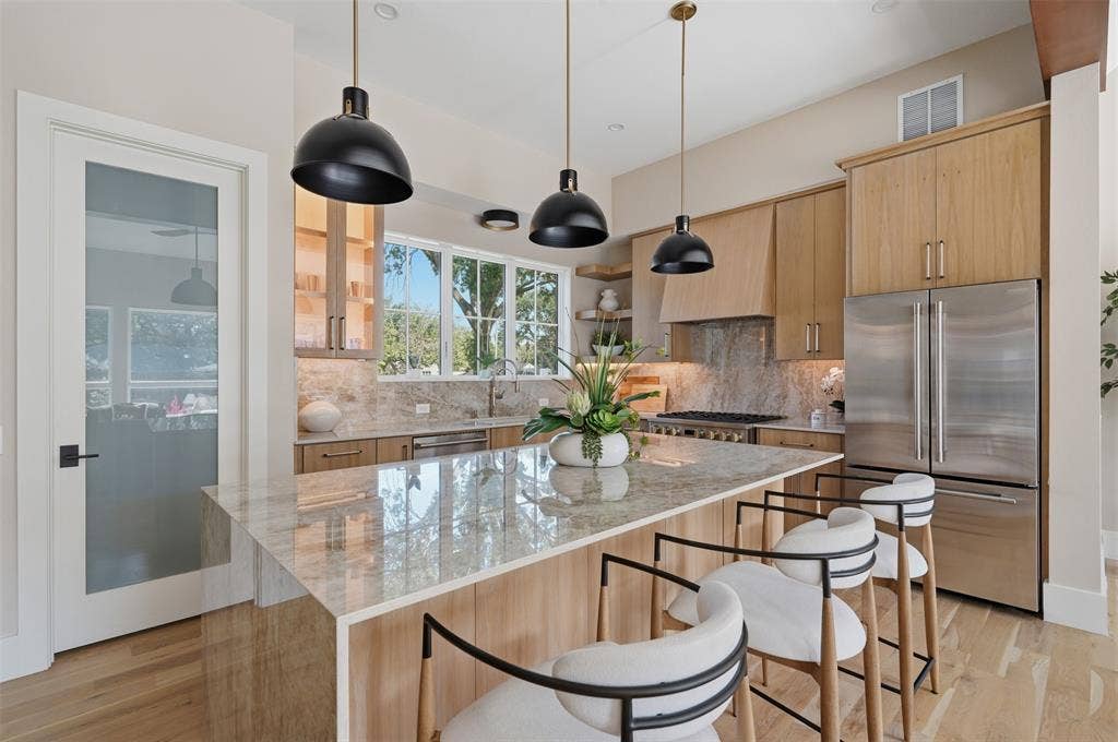 9007 Leaside Drive, Dallas, TX 75238 9007 Leaside Drive, Dallas, TX 75238