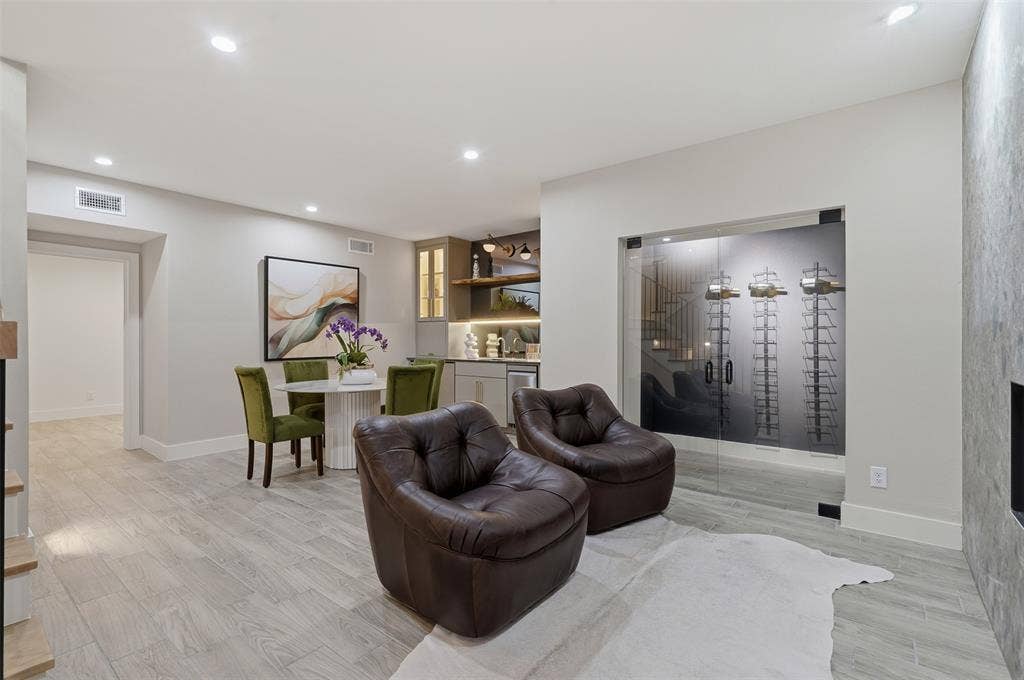 9007 Leaside Drive, Dallas, TX 75238 9007 Leaside Drive, Dallas, TX 75238