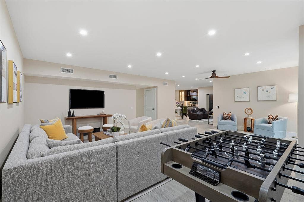 9007 Leaside Drive, Dallas, TX 75238 9007 Leaside Drive, Dallas, TX 75238