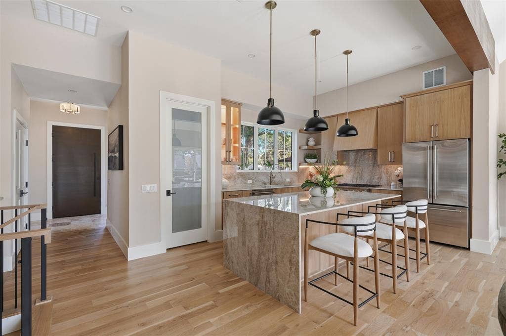 9007 Leaside Drive, Dallas, TX 75238 9007 Leaside Drive, Dallas, TX 75238