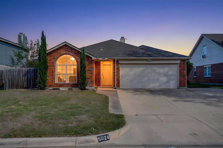 Property photo for 5024 Prairie Creek Trail, Fort Worth, TX