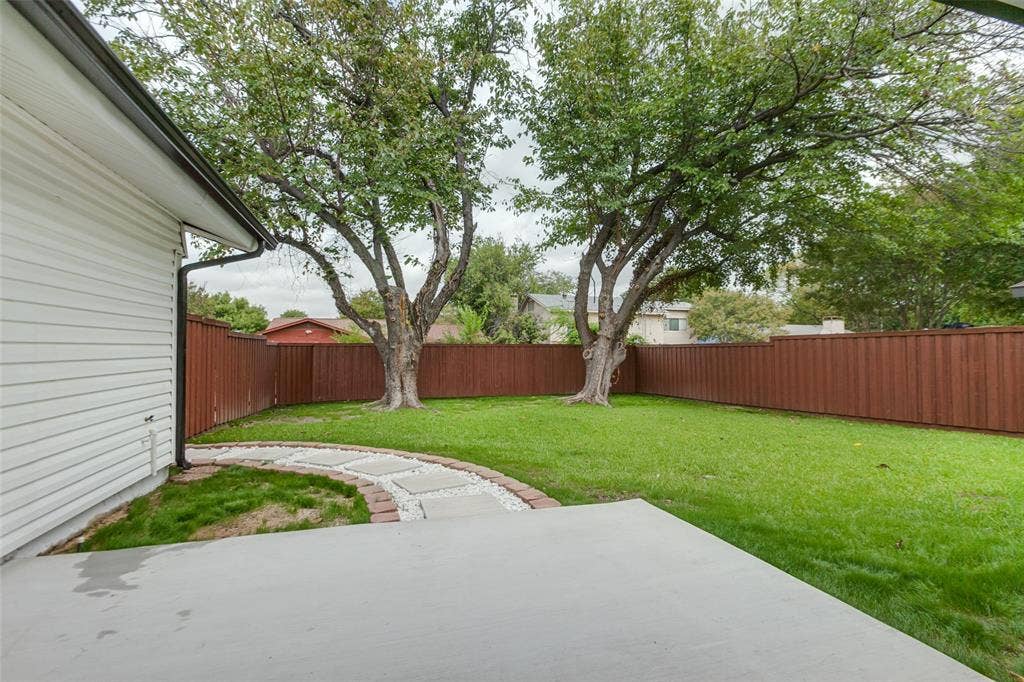 12 Merrie Circle, Richardson, TX 75081