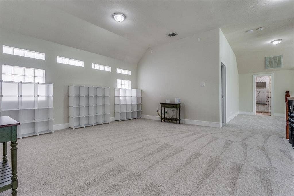 6909 Medallion Drive, Plano, TX 75024 6909 Medallion Drive, Plano, TX 75024