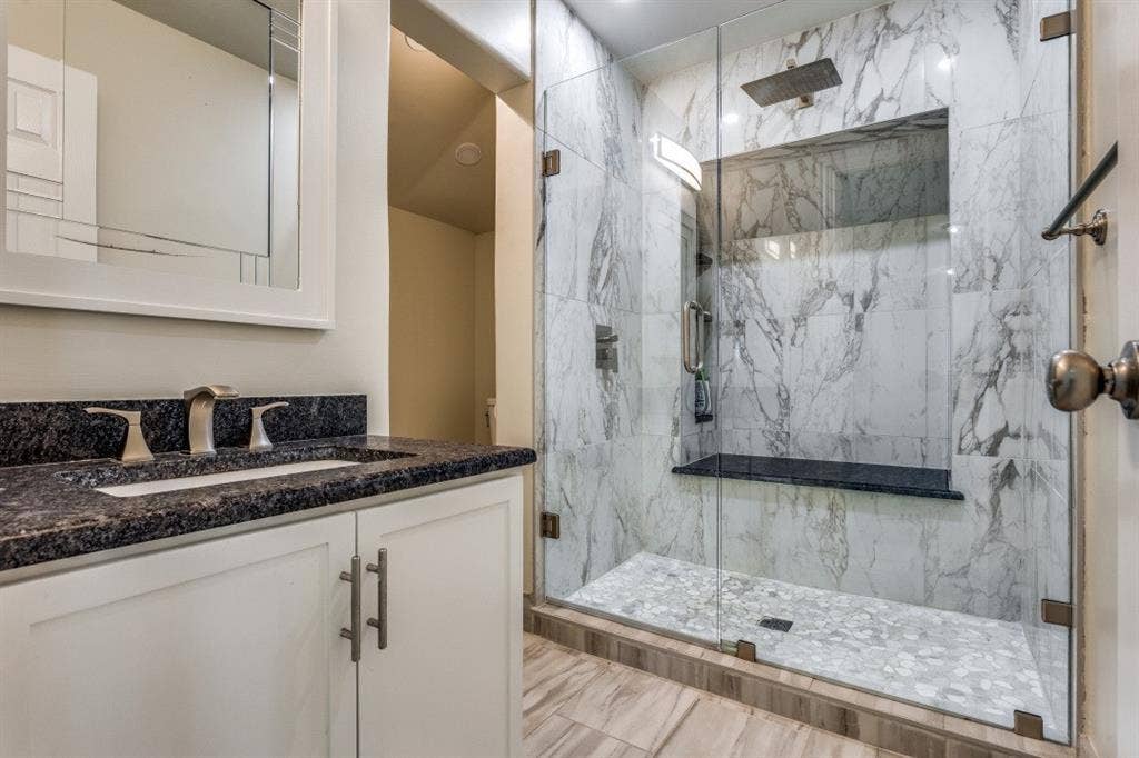 6909 Medallion Drive, Plano, TX 75024 6909 Medallion Drive, Plano, TX 75024