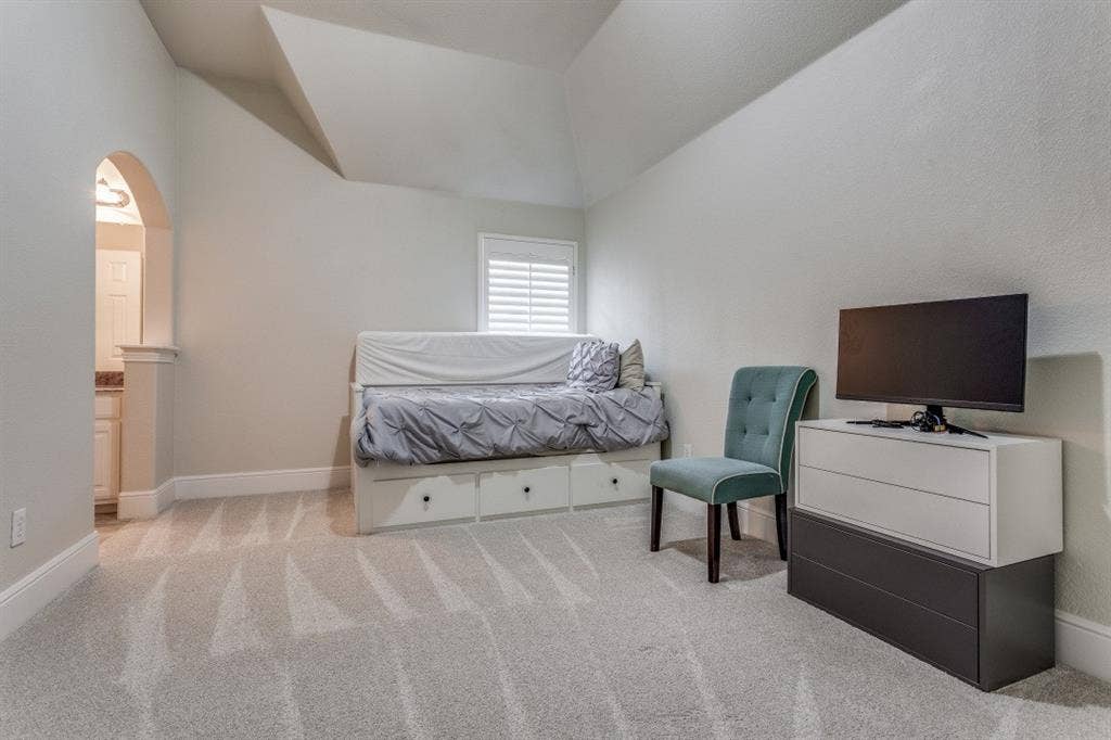 6909 Medallion Drive, Plano, TX 75024 6909 Medallion Drive, Plano, TX 75024