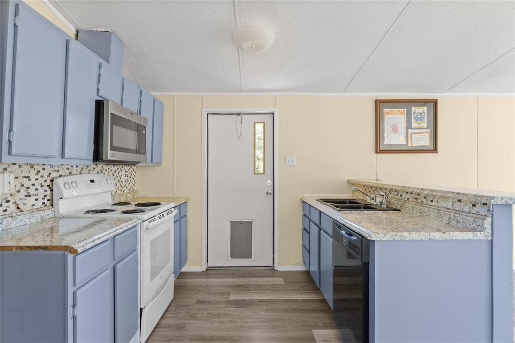 2528 Baywood Drive, Wills Point, TX 75169 2528 Baywood Drive, Wills Point, TX 75169