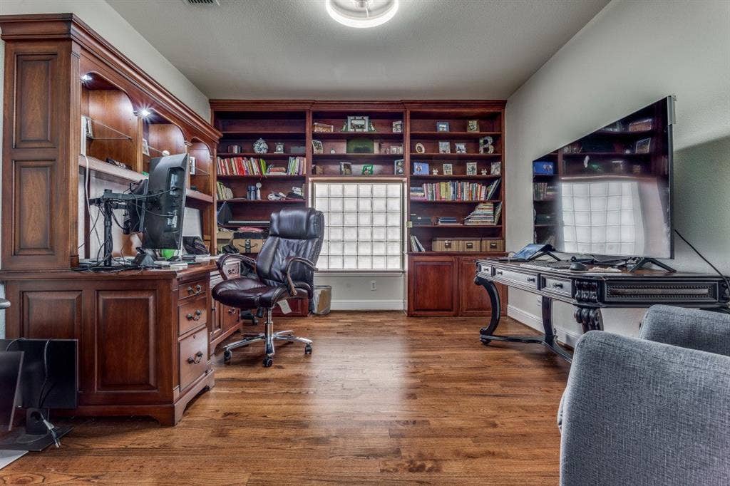 6909 Medallion Drive, Plano, TX 75024 6909 Medallion Drive, Plano, TX 75024