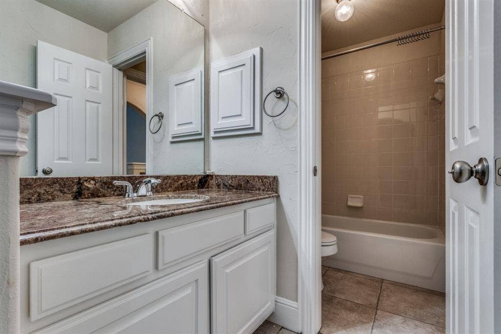 6909 Medallion Drive, Plano, TX 75024 6909 Medallion Drive, Plano, TX 75024