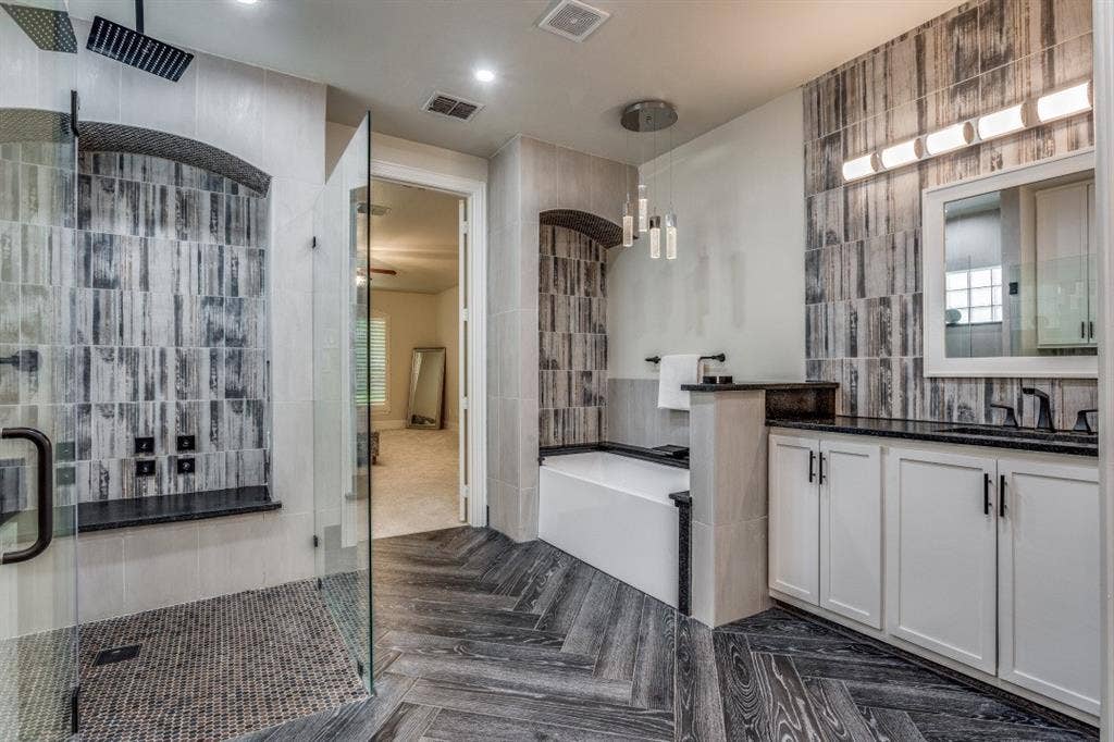 6909 Medallion Drive, Plano, TX 75024 6909 Medallion Drive, Plano, TX 75024